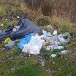 śmieci pozostawiane są również przez wędkarzy