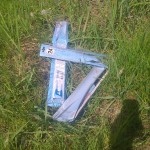 Wymiana wycieraczek nad wodą zakończona wyrzuceniem opakowania